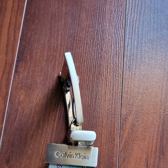 Calvin Klein Floral Twist Reversible Belt - Picture 7 of 10